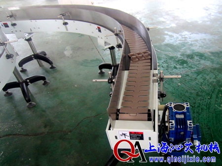 90度鏈板轉(zhuǎn)彎輸送機(jī) 90度鏈板轉(zhuǎn)彎輸送機(jī)