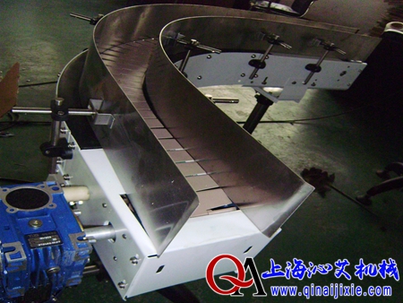 90度鏈板轉(zhuǎn)彎輸送機(jī) 90度鏈板轉(zhuǎn)彎輸送機(jī)